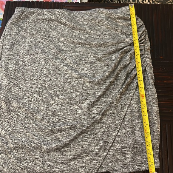 Gray faux wrap asymmetrical skirt with elastic waist, jersey material - Picture 8 of 10